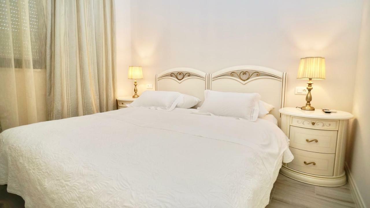 Double Room,799164561:JPEG